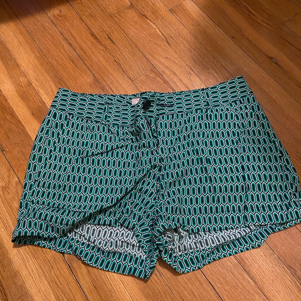 Patterned, silky shorts